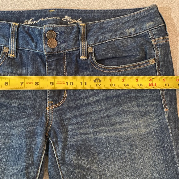 American Eagle - Artist stretch cropped jeans. Size 6 - Picture 9 of 12